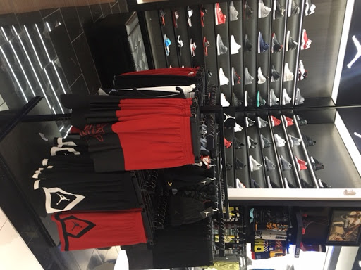 Shoe Store «Shoe Palace», reviews and photos, 239 Los Cerritos Center Suite 114, Cerritos, CA 90703, USA