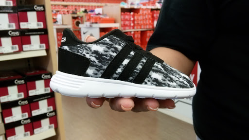 Shoe Store «Famous Footwear», reviews and photos, 2101 Elmwood Ave, Buffalo, NY 14207, USA