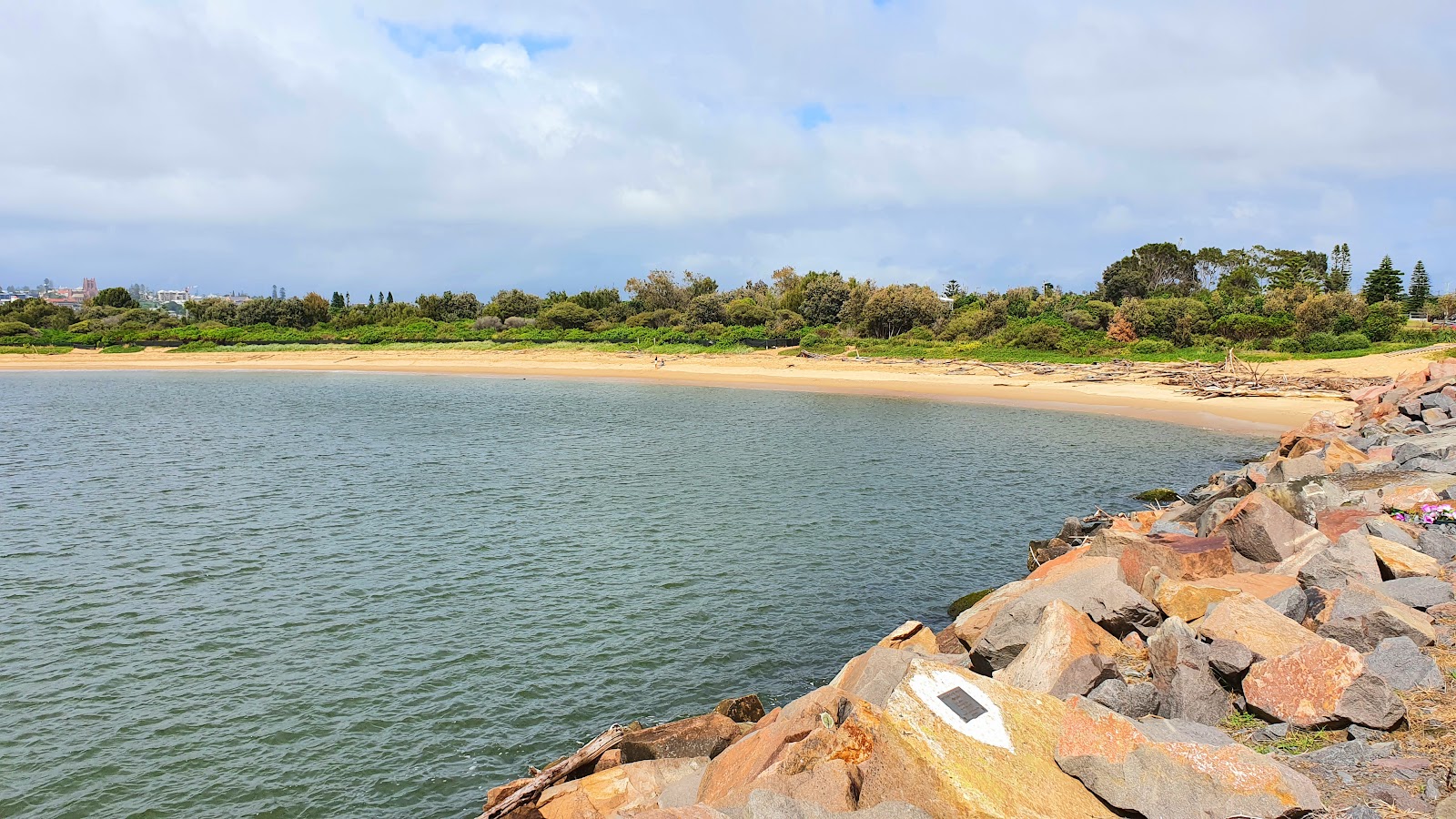 Φωτογραφία του Little Park Beach - δημοφιλές μέρος μεταξύ λάτρεις της χαλάρωσης
