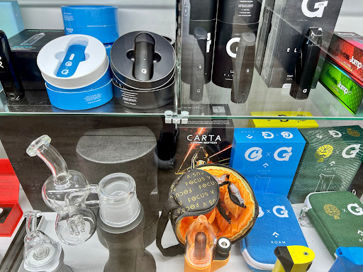 Tobacco Shop «Smoke Hut Smoke Shop», reviews and photos, 11902 Blue Ridge Boulevard g, Grandview, MO 64030, USA