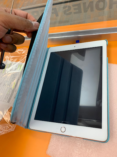 Cell Phone Store «Cellular Repair Center Inc, IPHONE & ANDROID REPAIRS», reviews and photos, 1405 W 14 Mile Rd, Madison Heights, MI 48071, USA