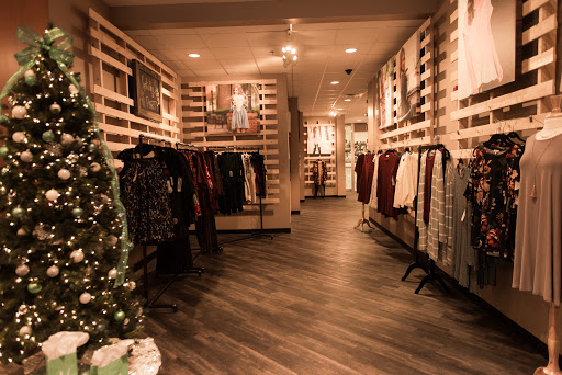 Clothing Store «The Mint Julep Boutique», reviews and photos, 1750 Opelika Rd, Auburn, AL 36830, USA