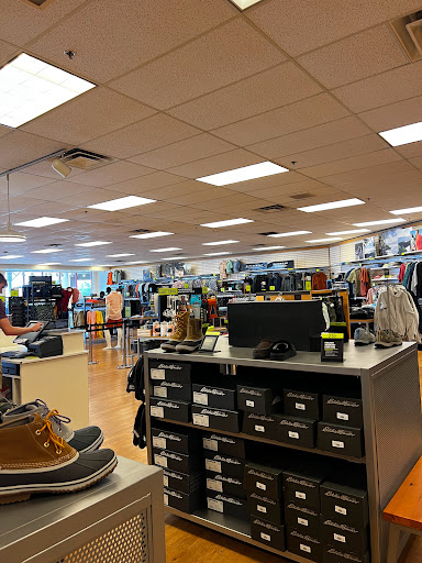 Clothing Store «Eddie Bauer Outlet», reviews and photos, 8130 Factory Shops Blvd, Jeffersonville, OH 43128, USA
