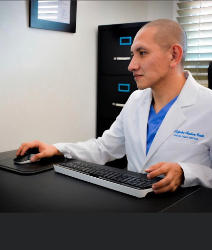 Dr. Alejandro Martínez; Oncólogo en Hospital Ángeles de Tijuana