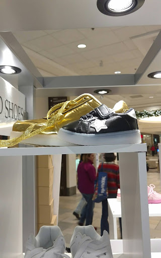 Shopping Mall «The Mall at Fox Run», reviews and photos, 50 Fox Run Rd, Newington, NH 03801, USA