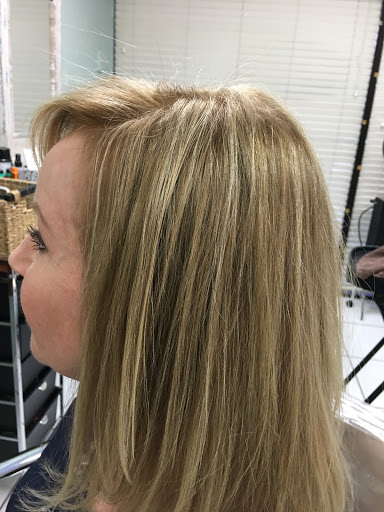 Hair Salon «A La Mode Hair & Boutique», reviews and photos, 6710 Main St #130, Hialeah, FL 33014, USA