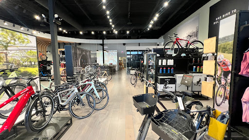 Specialized Chicago - Lincoln Park shop front