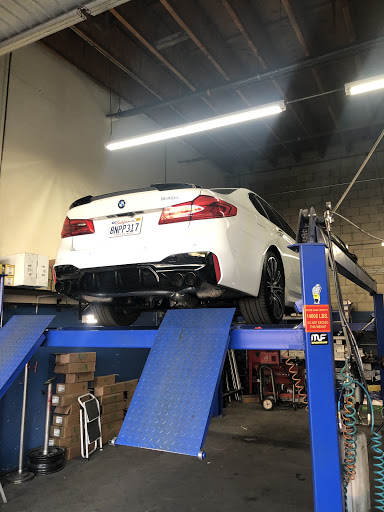 Muffler Technician image