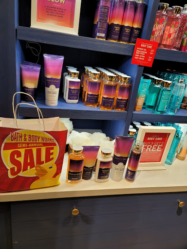 Beauty Supply Store «Bath & Body Works», reviews and photos, 50685 Waterside Dr, Chesterfield, MI 48051, USA
