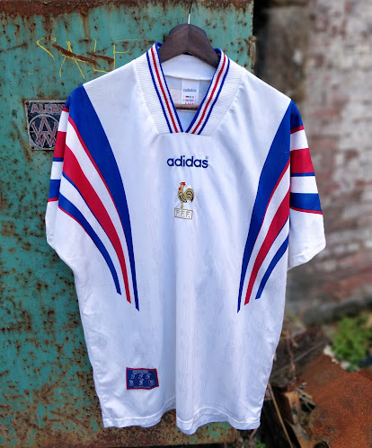 Comments and reviews of Vintage Football Shirts