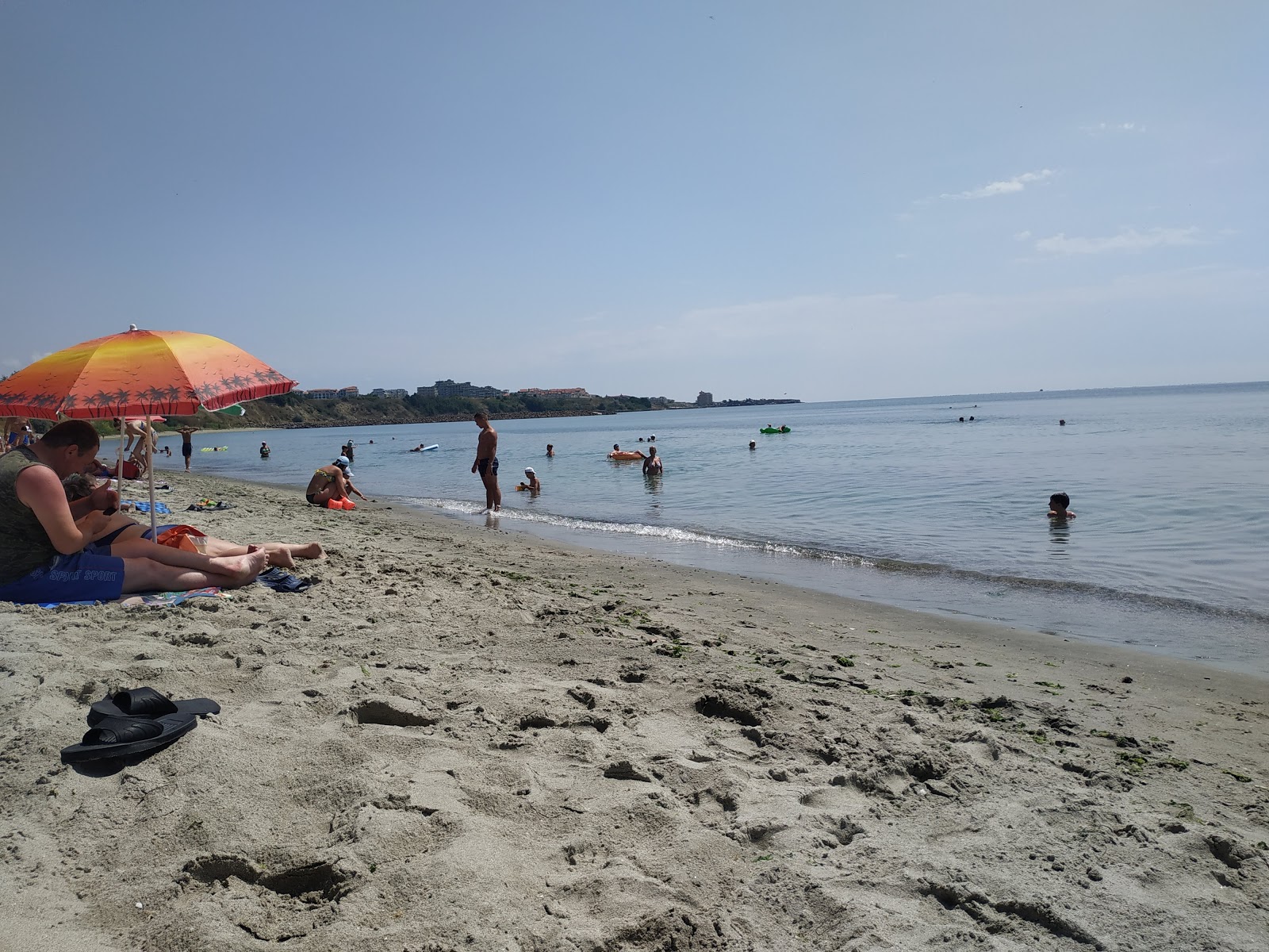 Foto de Aheloy beach com enseadas médias