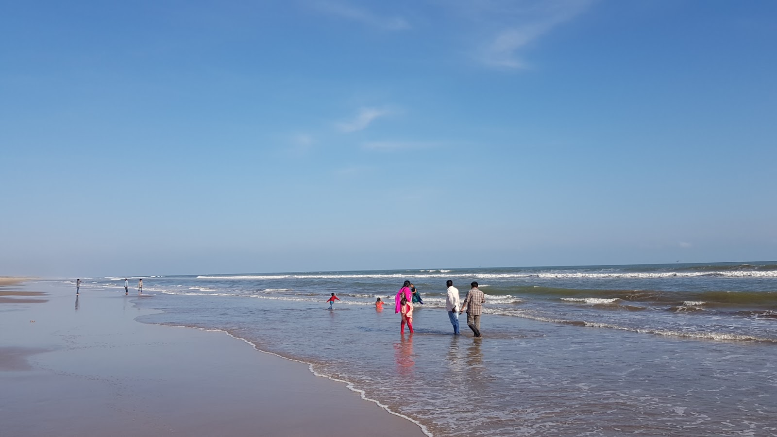 Fotografija Surasani Yanam Beach z svetel fin pesek površino