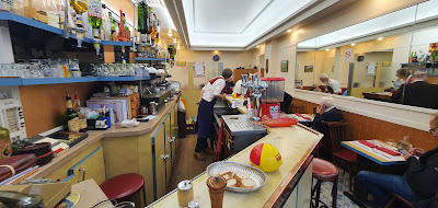Au Petit Bar à Paris