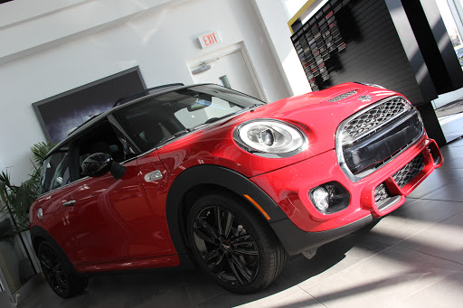 Car Dealer «MINI of Orland Park», reviews and photos, 11030 W 159th St, Orland Park, IL 60467, USA