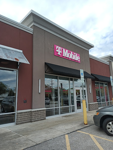 Cell Phone Store «T-Mobile», reviews and photos, 8237 W Ridgewood Dr, Parma, OH 44129, USA