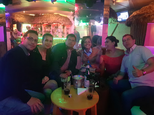 Nightclubs for seniors in La Paz