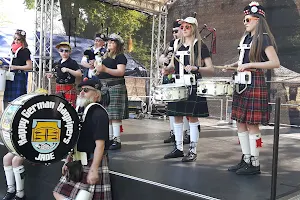 HAPPY GERMAN BAGPIPERS image