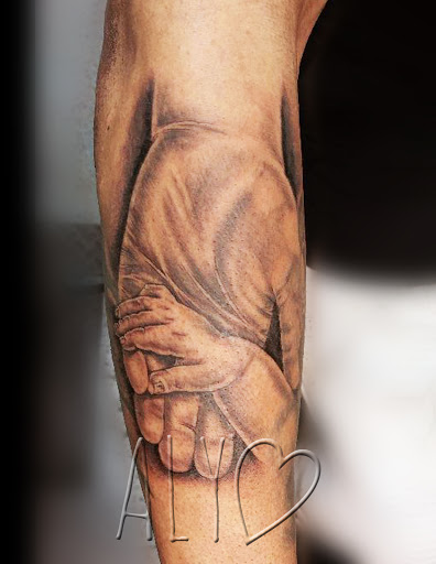 Tattoo Shop «Black Pearl Tattoo Studio & Gallery», reviews and photos, 509 Main St, Hyannis, MA 02601, USA