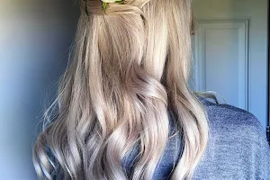 Isla Bonita Hair Spa image