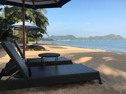 Bang Saray Beach'in fotoğrafı - rahatlamayı sevenler arasında popüler bir yer
