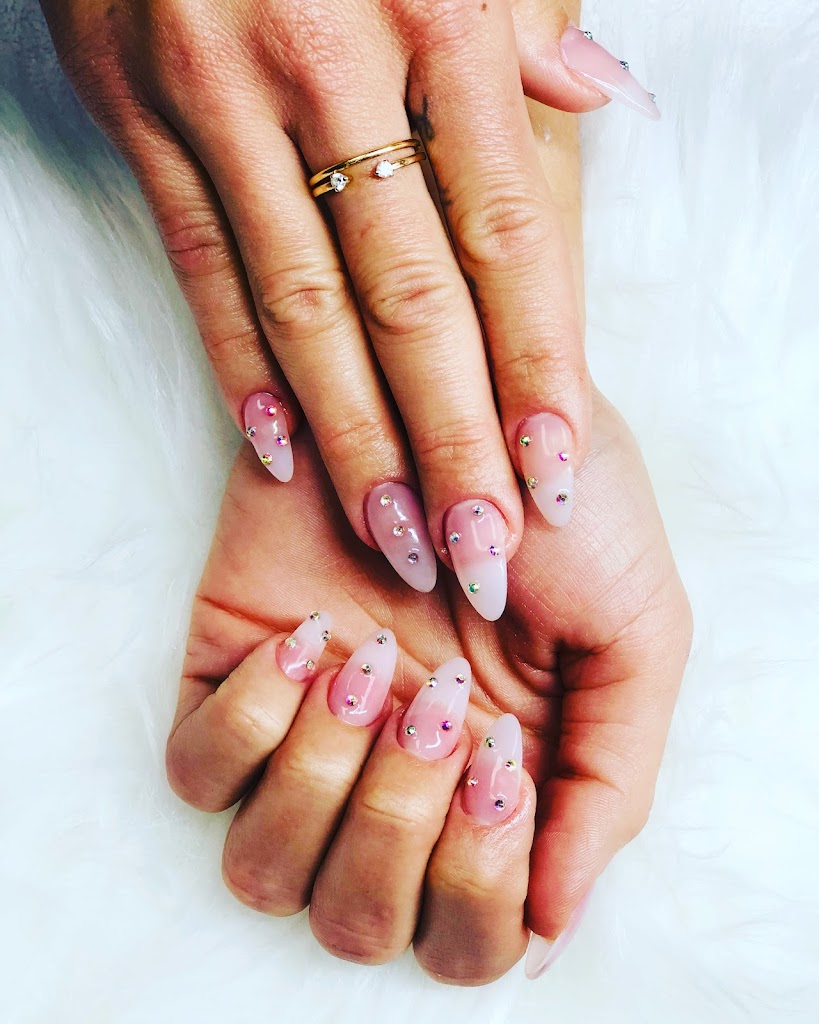 FOREVER BEAUTY SALON 33010