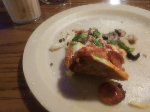 Pizza Restaurant «Round Table Pizza», reviews and photos, 292 S State St, Ukiah, CA 95482, USA