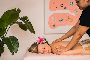 Oyes massage place image