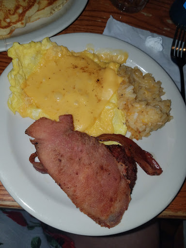 American Restaurant «Cracker Barrel Old Country Store», reviews and photos, 40 Frontage Rd, Lafayette, IN 47905, USA