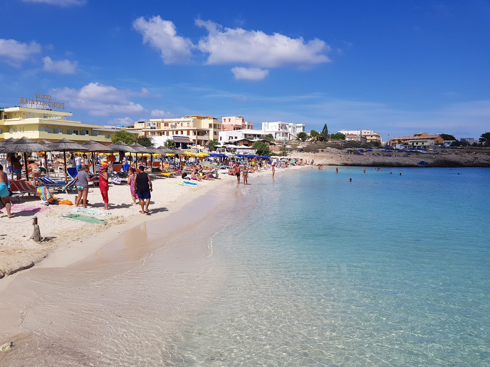 Foto von Spiaggia della Guitgia mit viele kleine buchten