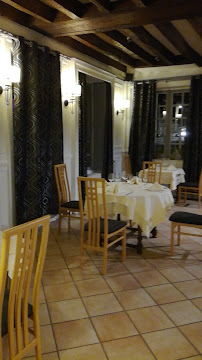 Atmosphère du Restaurant français La Grande Tour à Saint-Ay - n°6