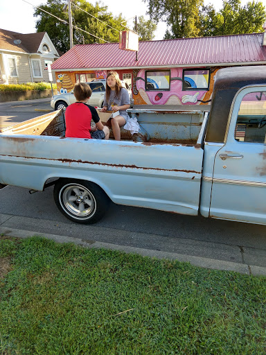 Dessert Shop «Honey Creme Donut Shop», reviews and photos, 514 Vincennes St, New Albany, IN 47150, USA