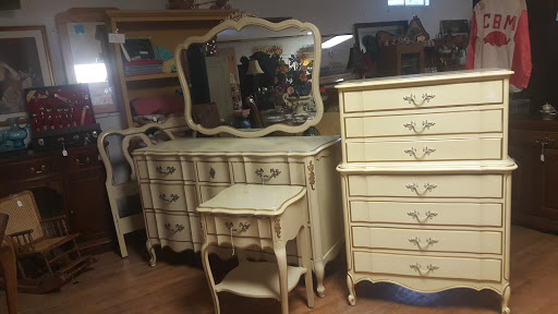 Antique Furniture Store «Useful Things Antiques & Collectibles Store», reviews and photos, 11 Crenshaw Ln, Coxs Creek, KY 40013, USA