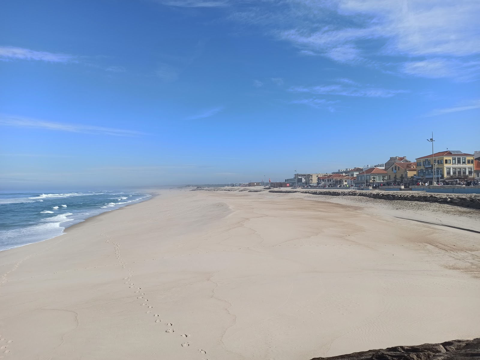 Foto von Praia do Furadouro und die siedlung