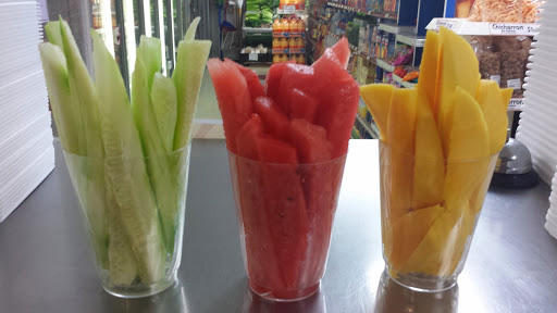 Latin American Restaurant «La Union Supermarket», reviews and photos, 485 Sheridan Rd, Highwood, IL 60040, USA