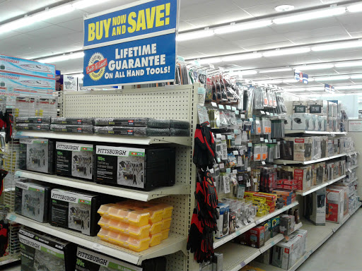 Hardware Store «Harbor Freight Tools», reviews and photos, 3333 N Yarbrough Dr #00055, El Paso, TX 79925, USA