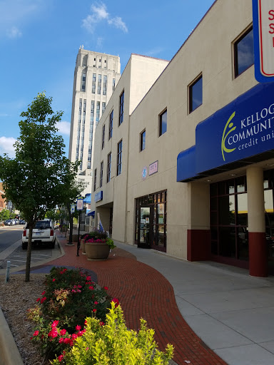 Battle Creek Books, 51 W Michigan Ave A, Battle Creek, MI 49017, USA, 