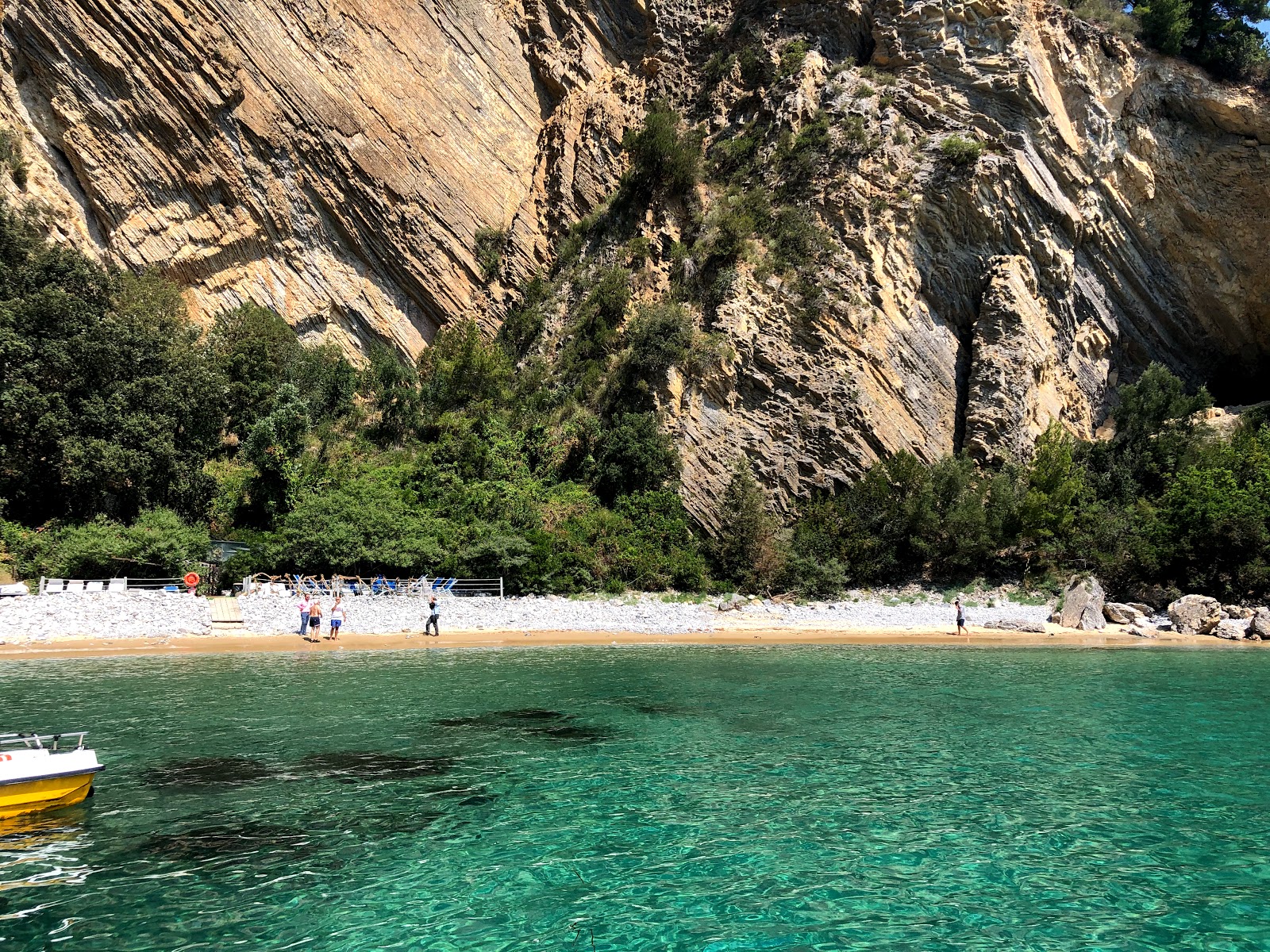 Spiaggia del Buon Dormire'in fotoğrafı küçük koy ile birlikte