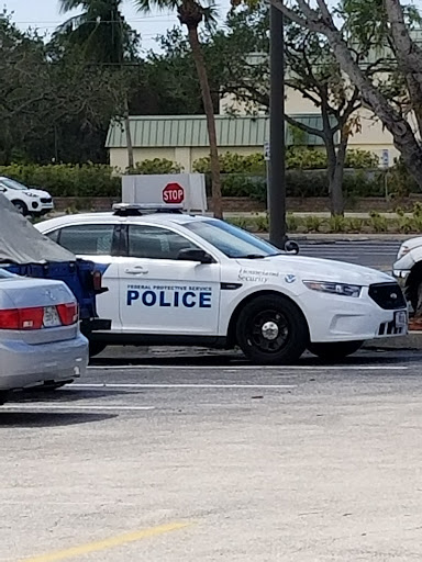 Shopping Mall «College Plaza Shopping Center», reviews and photos, 8595 College Pkwy, Fort Myers, FL 33907, USA