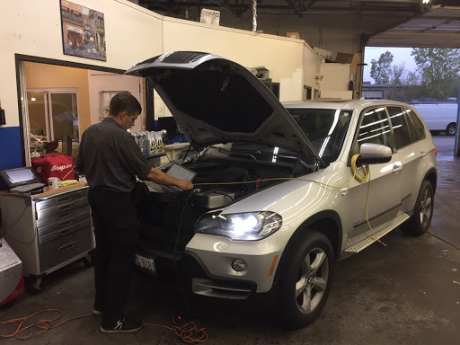 Auto Repair Shop «Hi-Tech Automotive of Wheeling / Car & Truck Repair», reviews and photos, 890 S Milwaukee Ave, Wheeling, IL 60090, USA