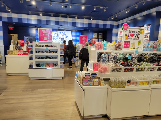 Beauty Supply Store «Bath & Body Works», reviews and photos, 2862 Town Center Blvd, Crestview Hills, KY 41017, USA
