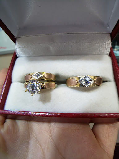 Jeweler «Velazquez Jewelers», reviews and photos, 3544 W 26th St, Chicago, IL 60623, USA