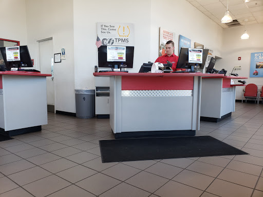 Tire Shop «Discount Tire Store - Eugene, OR», reviews and photos, 4026 W 11th Ave, Eugene, OR 97402, USA