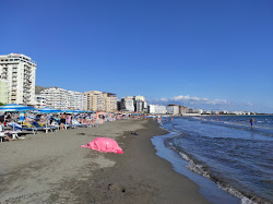 Foto de Shengjin Beach área parcialmente resortada
