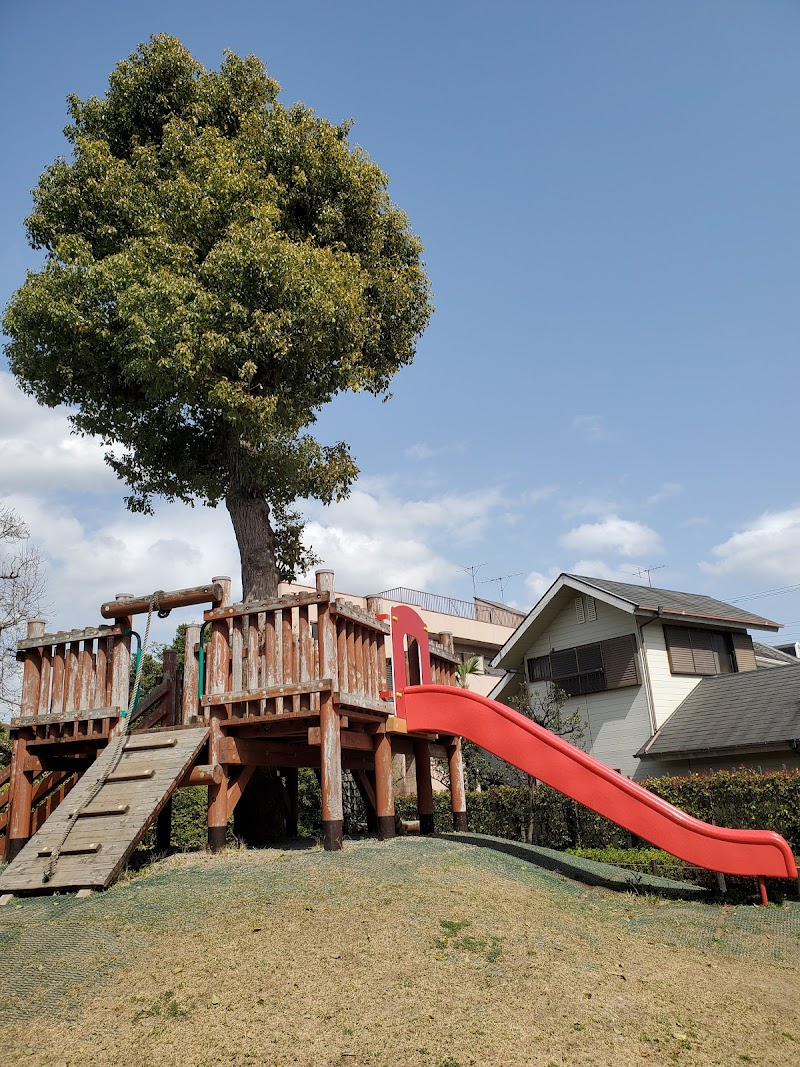 町屋二丁目児童遊園(くすのき山公園)