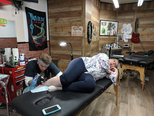 Tattoo Shop «Attitudes Muskegon», reviews and photos, 1610 Evanston Ave, Muskegon, MI 49442, USA