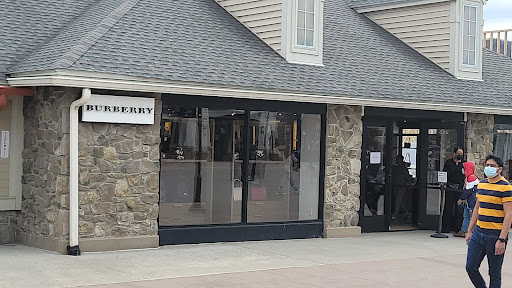 Shopping Mall «Woodbury Common Premium Outlets», reviews and photos, 498 Red Apple Ct, Central Valley, NY 10917, USA