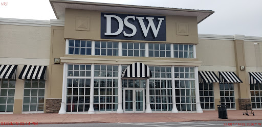 DSW Designer Shoe Warehouse, 15020 N Dale Mabry Hwy, Tampa, FL 33618, USA, 