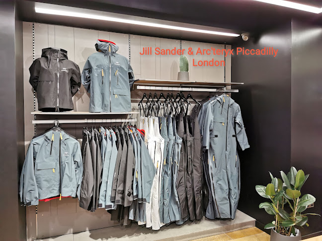 Arc'teryx Piccadilly London Store - Sporting goods store