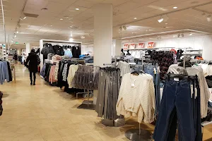 H&M image