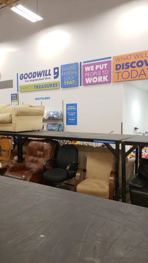 Donations Center «Pinnacle Peak Goodwill Retail Store & Donation Center», reviews and photos